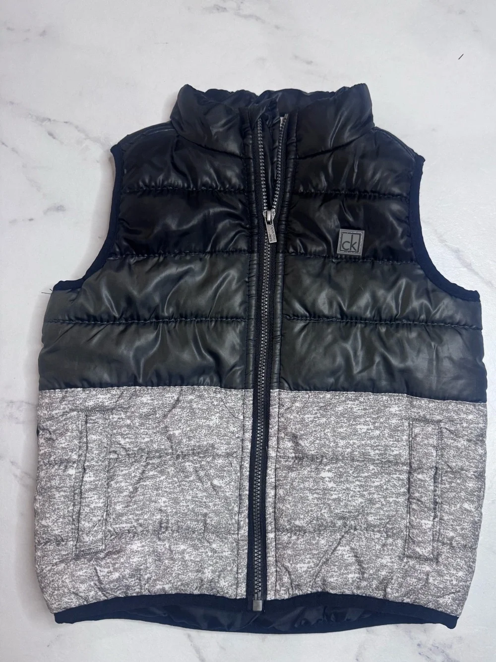Calvin Klein toddler boys' puffer vest black / heather gray pockets zip 18m